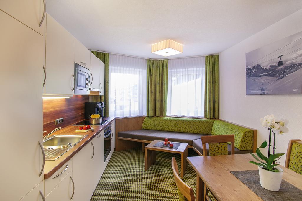 Hotel Garni Chasa Sulai Ішгль Номер фото